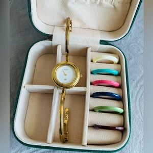 GUCCI bangle watch with set of six bezels💚💙🤍💛🩷🩵